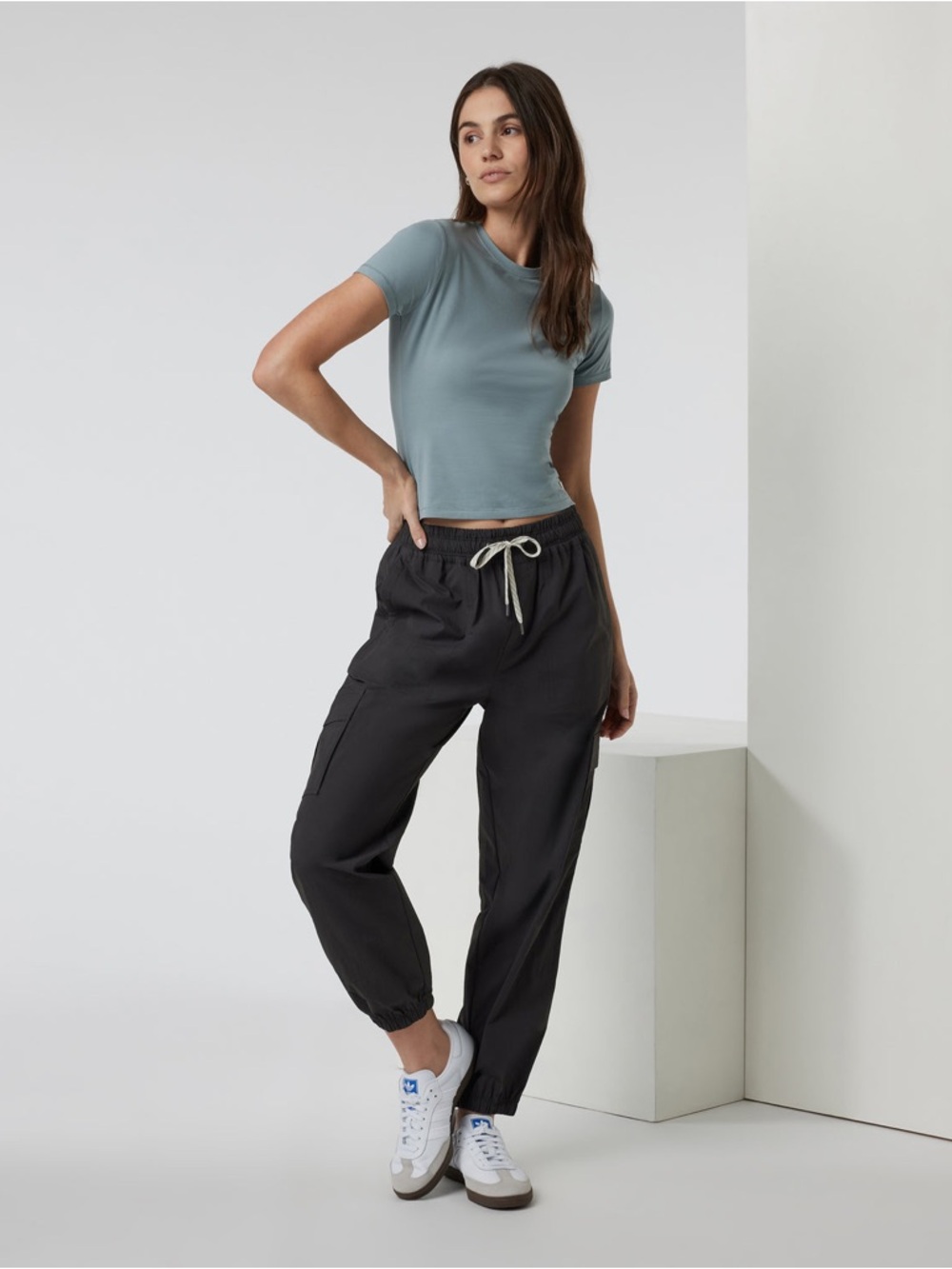 Vuori Women’s Birch Cargo Jogger Small Black Outdoor Active Athletic Utility - Picture 2 of 15